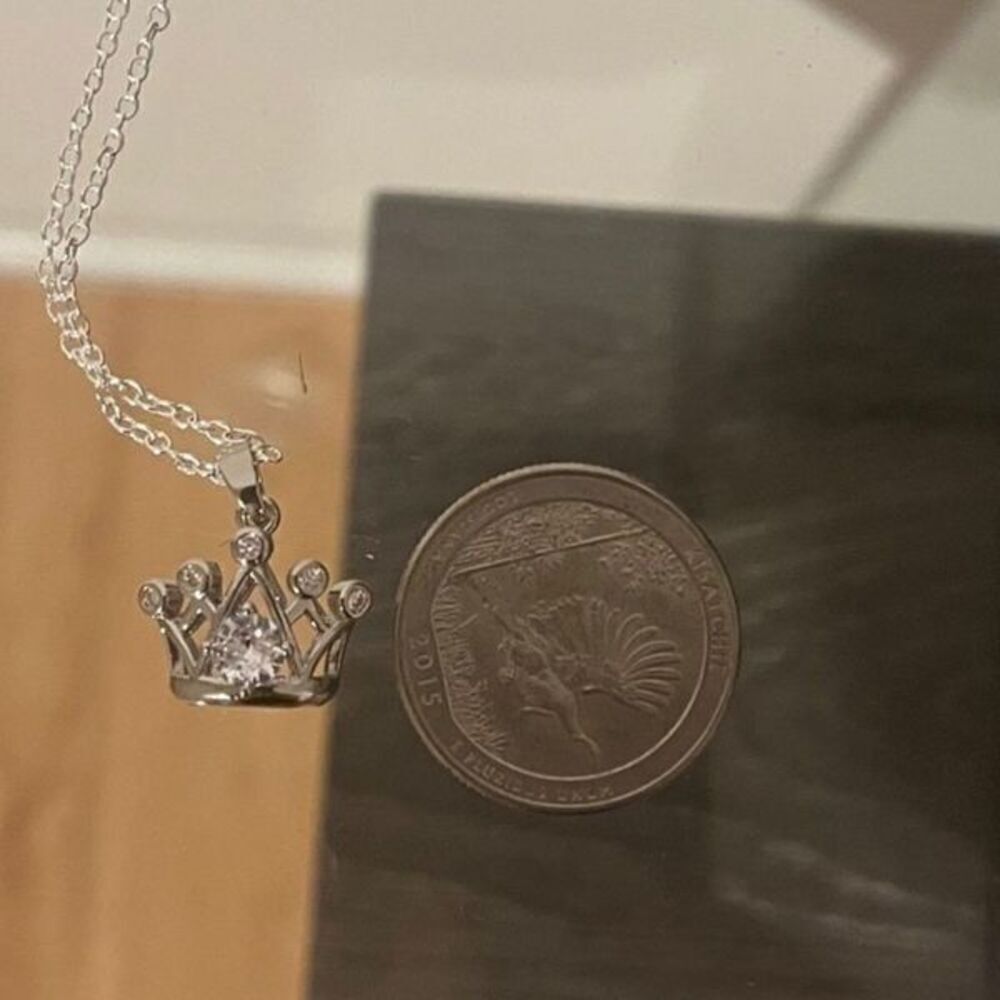 The Triple Crown pendant charm necklace in 925 and cubic zirconia - Picture 5 of 7